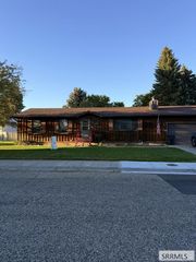 1565 Parkwood Circle, Idaho Falls, ID 83401