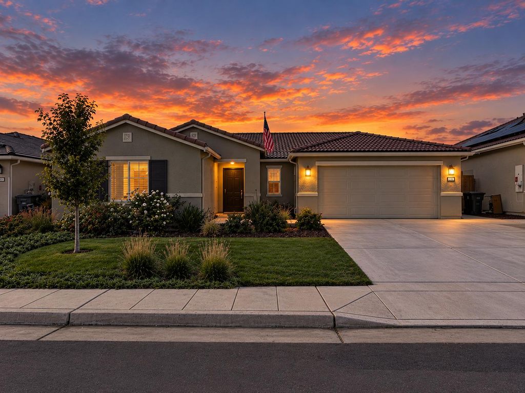 Image 1 of property listing at 3242 Simental Avenue, Clovis, CA 93619