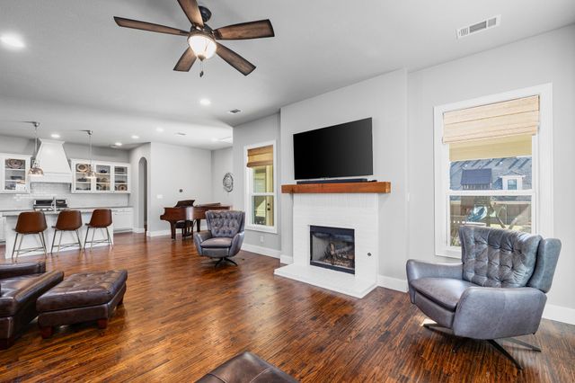 649 Prairie Avenue, Aledo, TX 76008