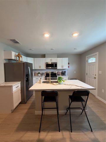 1406 Mentor, Dallas, TX 75216