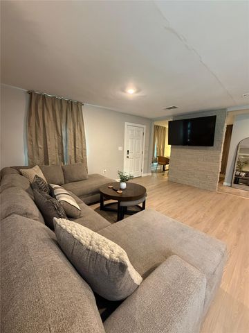 1406 Mentor, Dallas, TX 75216