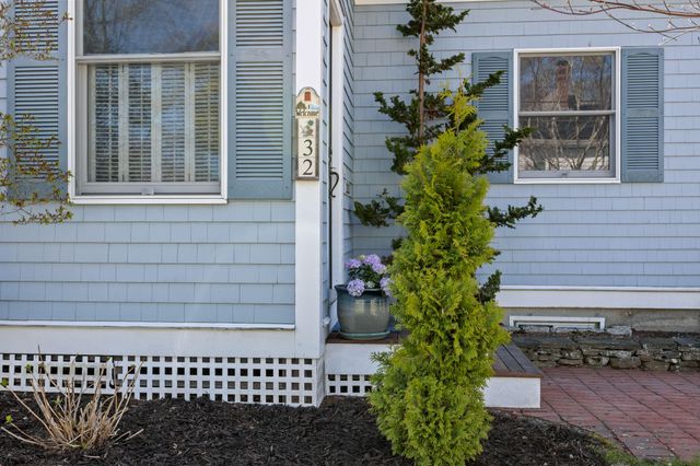 32 Everett Road, Buzzards Bay, MA 02532