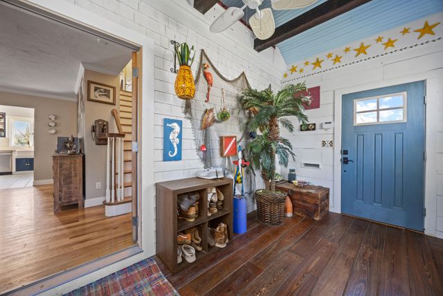 32 Everett Road, Buzzards Bay, MA 02532