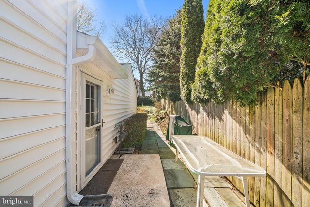 137 BARCLADEN RD, Bryn Mawr, PA 19010