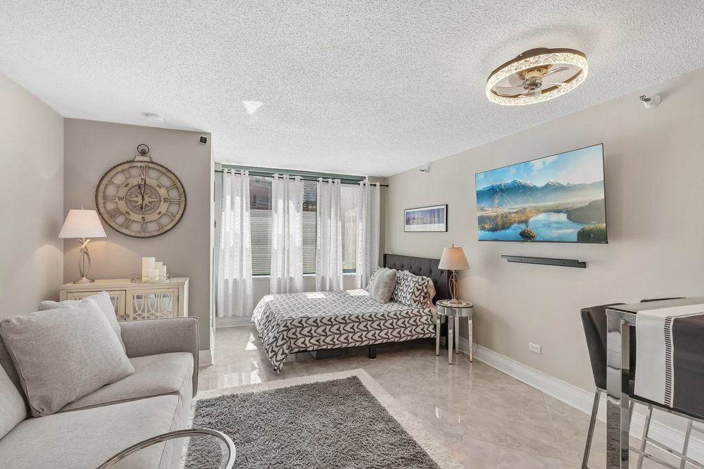 Image 2 of property listing at 440 N McClurg Court 607, Chicago, IL 60611