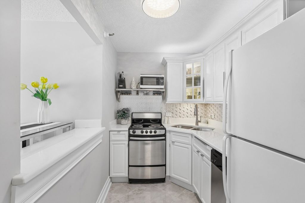 Image 5 of property listing at 440 N McClurg Court 607, Chicago, IL 60611