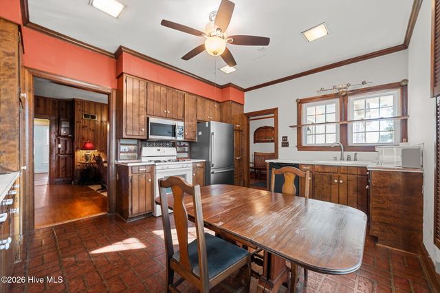 3298 Yankee Hall Road, Greenville, NC 27834