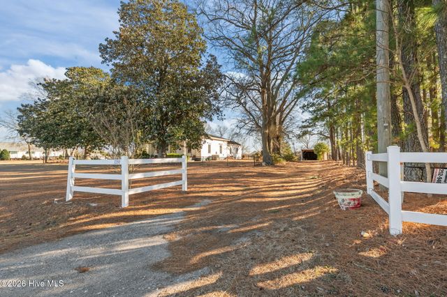 3298 Yankee Hall Road, Greenville, NC 27834