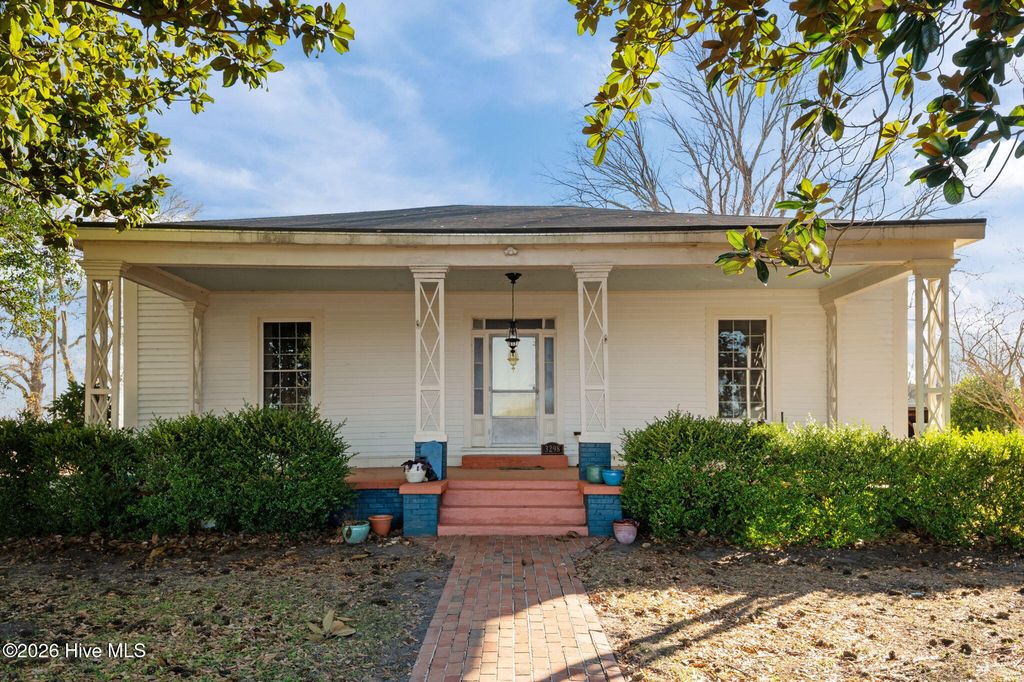 3298 Yankee Hall Road, Greenville, NC 27834