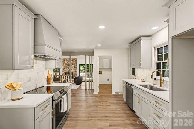 319 Kingsley Drive, Charlotte, NC 28270