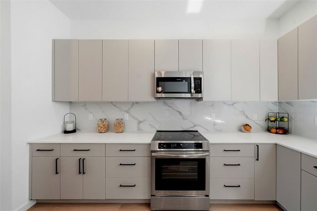 2104 4TH STREET S 3, St Petersburg, FL 33705