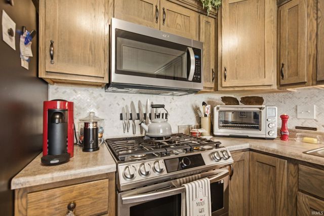108 St Andrews Court, Hartford City, IN 47348