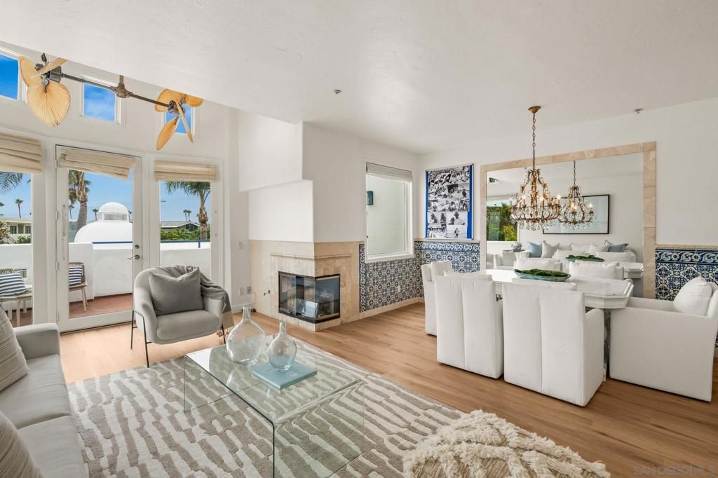 Image 10 of property listing at 5437 La Jolla Blvd, La Jolla, CA 92037