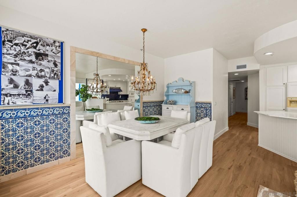 Image 16 of property listing at 5437 La Jolla Blvd, La Jolla, CA 92037