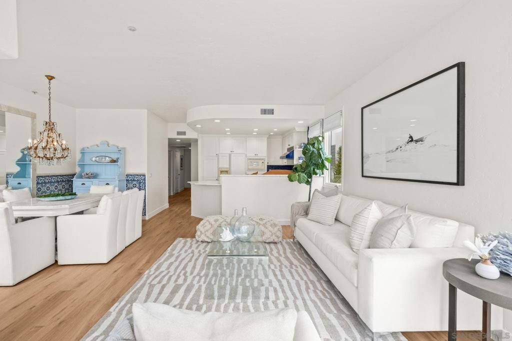 Image 20 of property listing at 5437 La Jolla Blvd, La Jolla, CA 92037