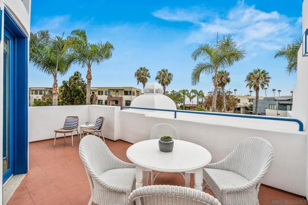 Image 22 of property listing at 5437 La Jolla Blvd, La Jolla, CA 92037