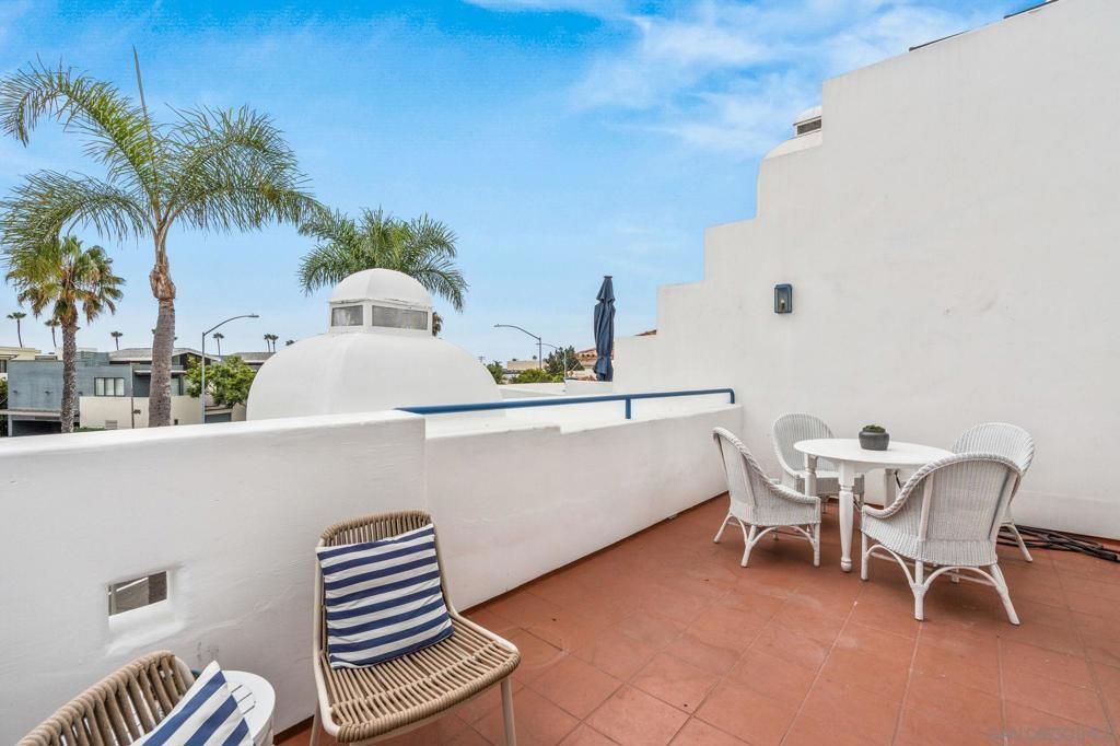 Image 23 of property listing at 5437 La Jolla Blvd, La Jolla, CA 92037