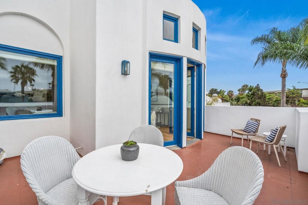 Image 24 of property listing at 5437 La Jolla Blvd, La Jolla, CA 92037