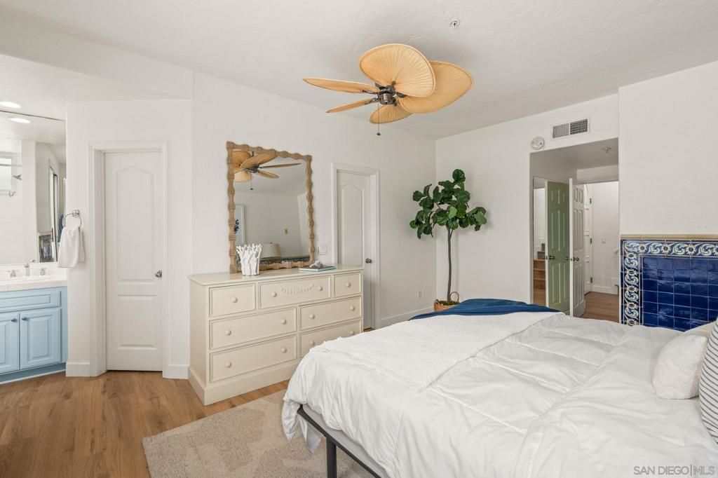 Image 28 of property listing at 5437 La Jolla Blvd, La Jolla, CA 92037