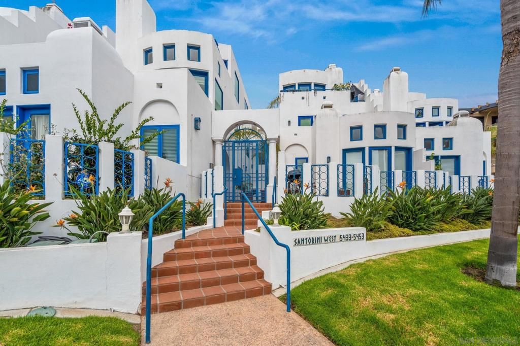 Image 3 of property listing at 5437 La Jolla Blvd, La Jolla, CA 92037