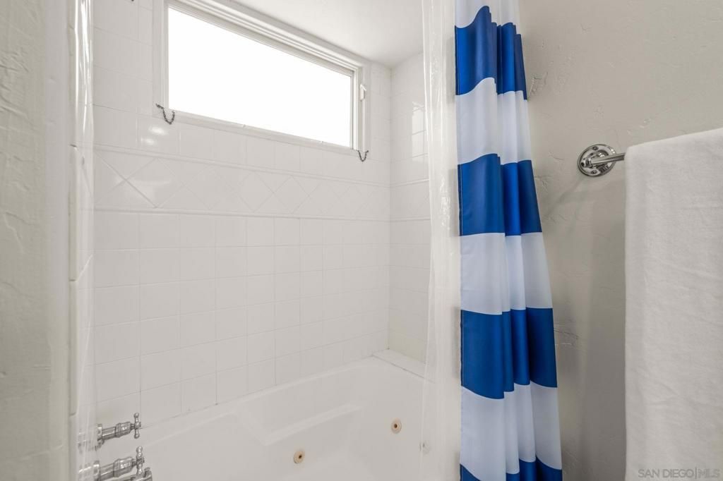 Image 30 of property listing at 5437 La Jolla Blvd, La Jolla, CA 92037
