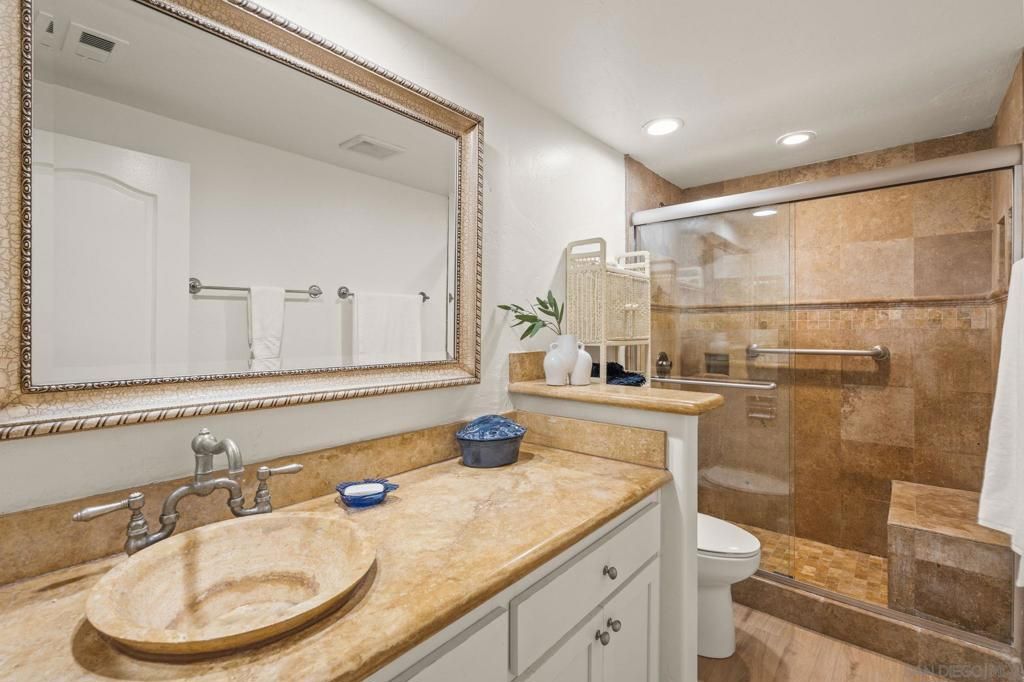 Image 34 of property listing at 5437 La Jolla Blvd, La Jolla, CA 92037