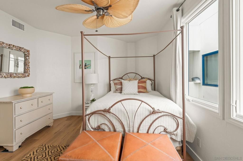 Image 37 of property listing at 5437 La Jolla Blvd, La Jolla, CA 92037