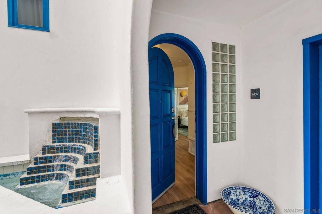 Image 4 of property listing at 5437 La Jolla Blvd, La Jolla, CA 92037