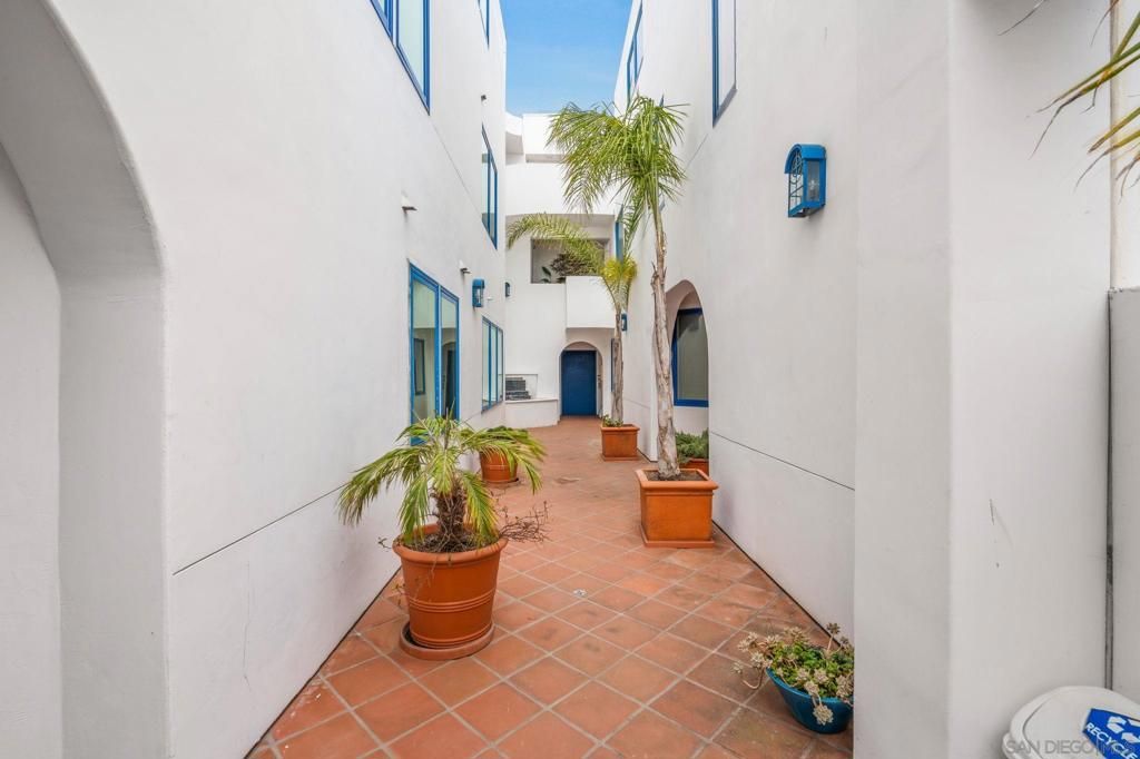 Image 40 of property listing at 5437 La Jolla Blvd, La Jolla, CA 92037