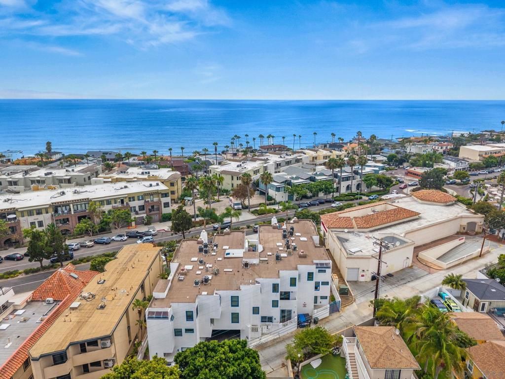 Image 48 of property listing at 5437 La Jolla Blvd, La Jolla, CA 92037