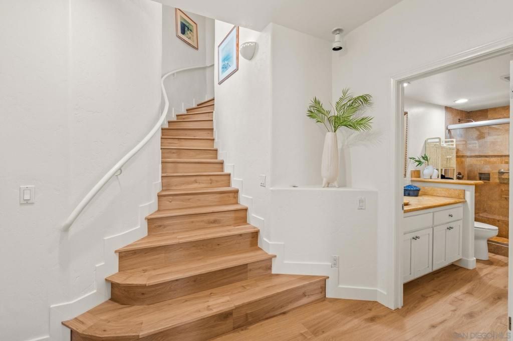 Image 5 of property listing at 5437 La Jolla Blvd, La Jolla, CA 92037
