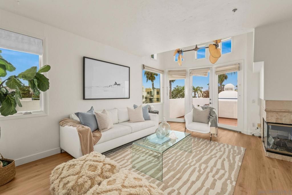 Image 6 of property listing at 5437 La Jolla Blvd, La Jolla, CA 92037