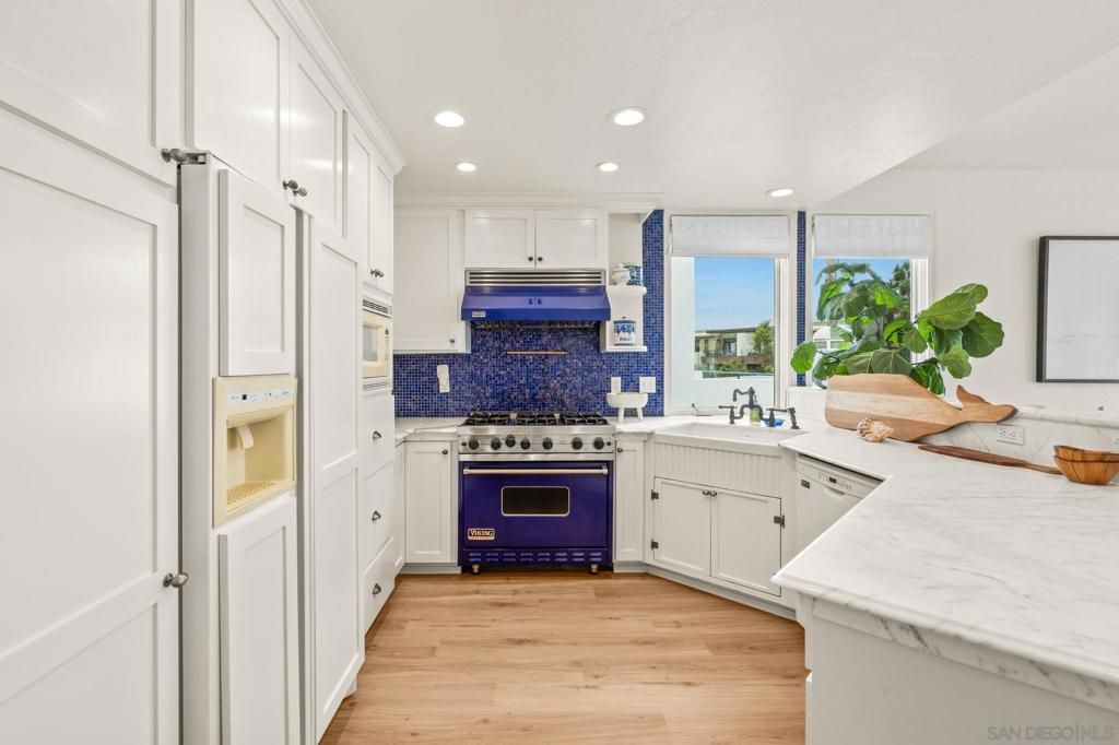 Image 8 of property listing at 5437 La Jolla Blvd, La Jolla, CA 92037
