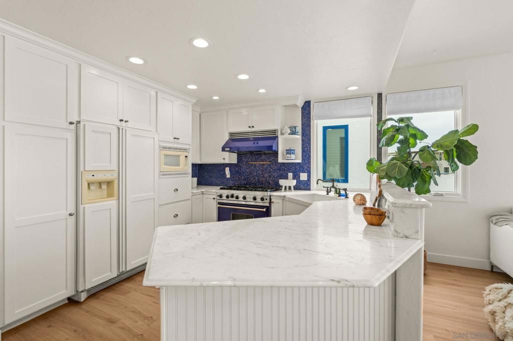 Image 9 of property listing at 5437 La Jolla Blvd, La Jolla, CA 92037