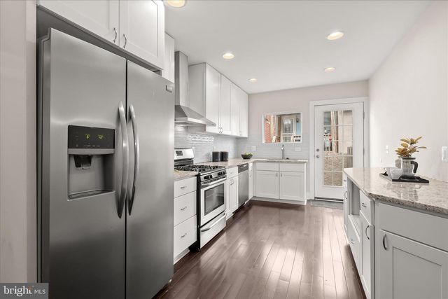 130 E BARNEY ST, Baltimore, MD 21230