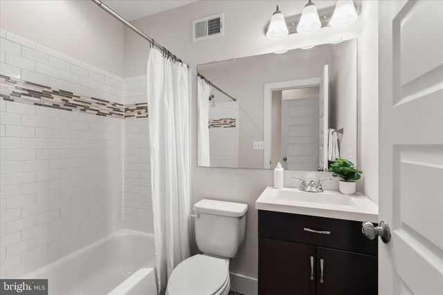 130 E BARNEY ST, Baltimore, MD 21230