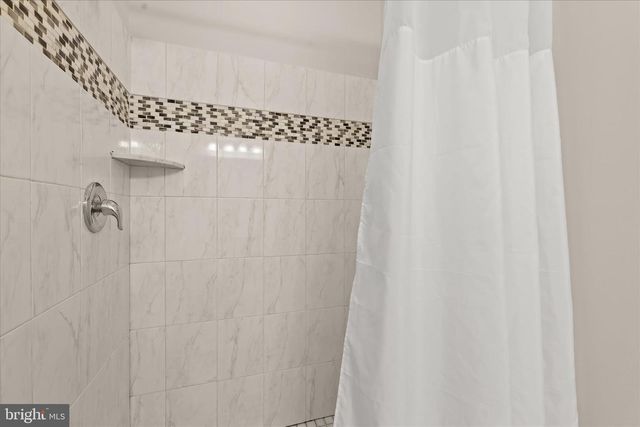 130 E BARNEY ST, Baltimore, MD 21230