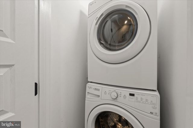 130 E BARNEY ST, Baltimore, MD 21230