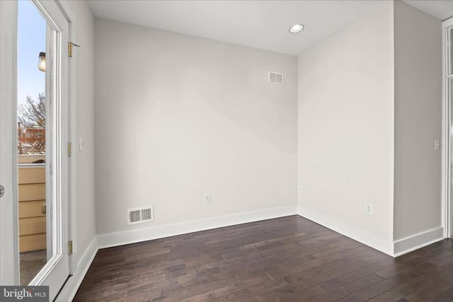 130 E BARNEY ST, Baltimore, MD 21230