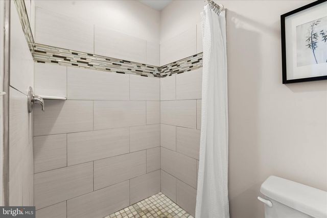 130 E BARNEY ST, Baltimore, MD 21230