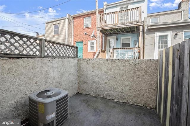 130 E BARNEY ST, Baltimore, MD 21230