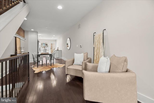 130 E BARNEY ST, Baltimore, MD 21230