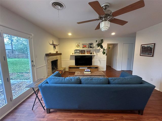 1908 Pompton Dr DR, Austin, TX 78757