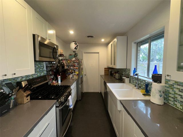 1908 Pompton Dr DR, Austin, TX 78757