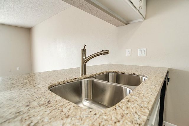 2818 S Bartell Drive 312, Houston, TX 77054
