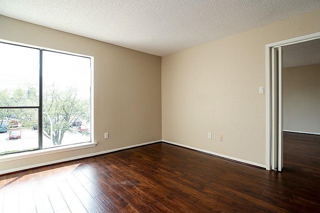 2818 S Bartell Drive 312, Houston, TX 77054