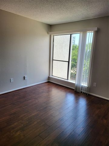 2818 S Bartell Drive 312, Houston, TX 77054