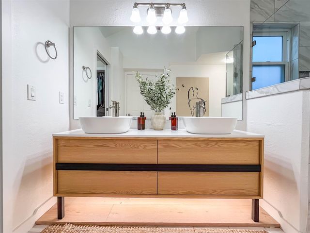 1701 Woodwind LN, Austin, TX 78758