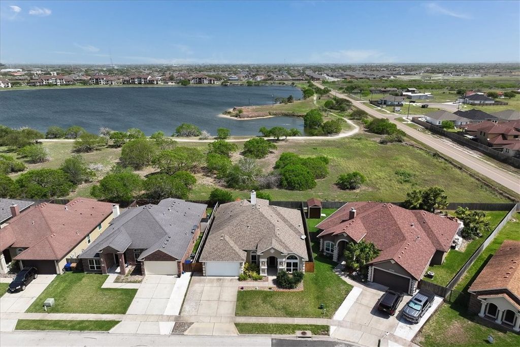 7522 S Lake Dr, Corpus Christi, TX 78414 — photo 5
