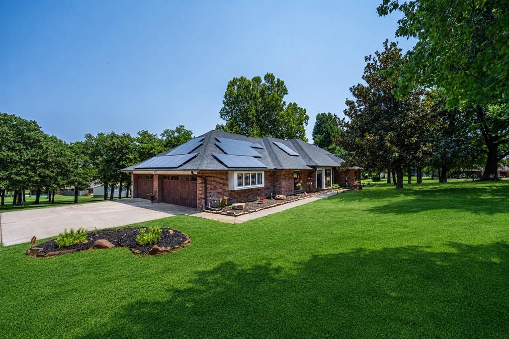 8008 Forest Lane, Oklahoma City, OK 73150